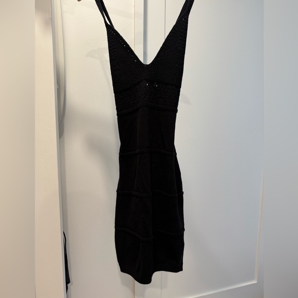 Chunky knit black dress with back straps and pattern in stomach! - Picture 1 of 4